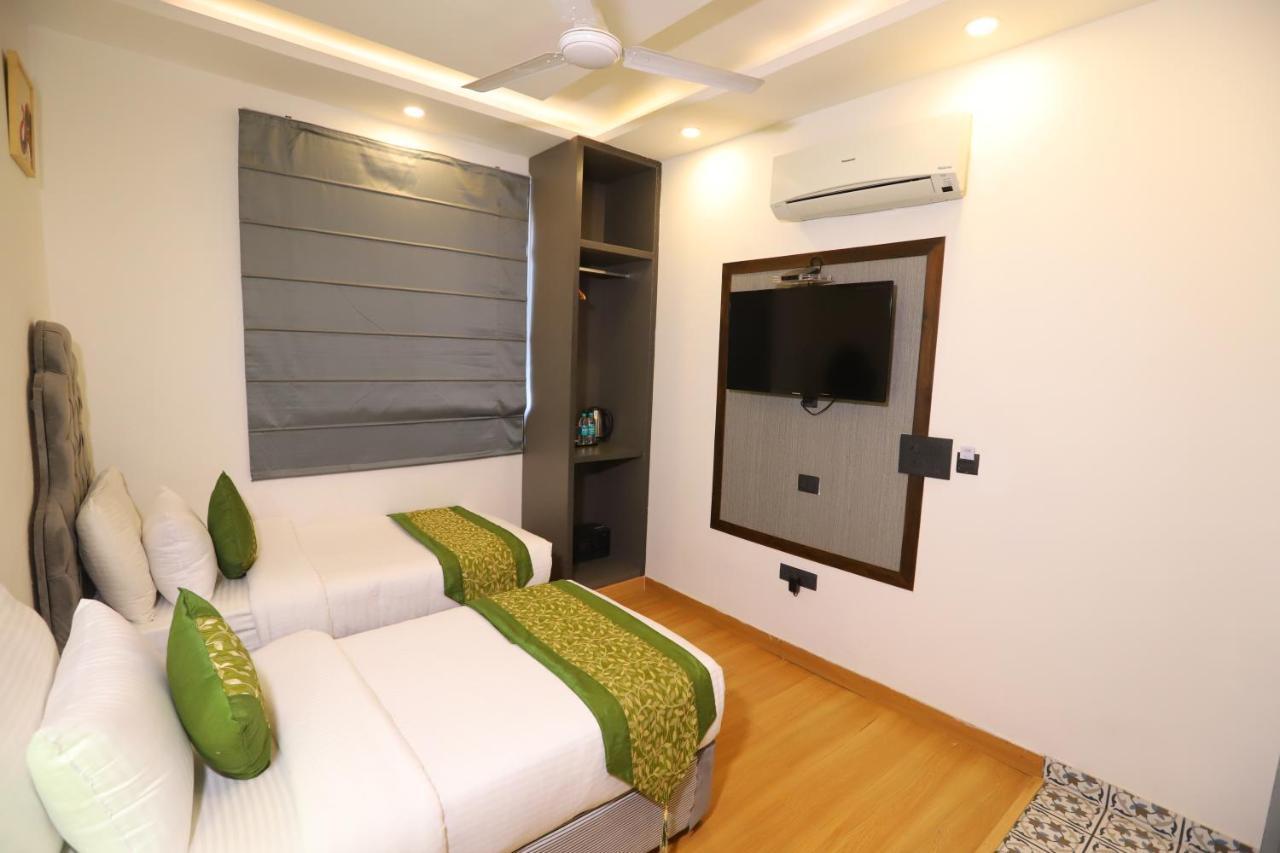 Hotel Mayur At Cr Park New Delhi Nova Deli Exterior foto