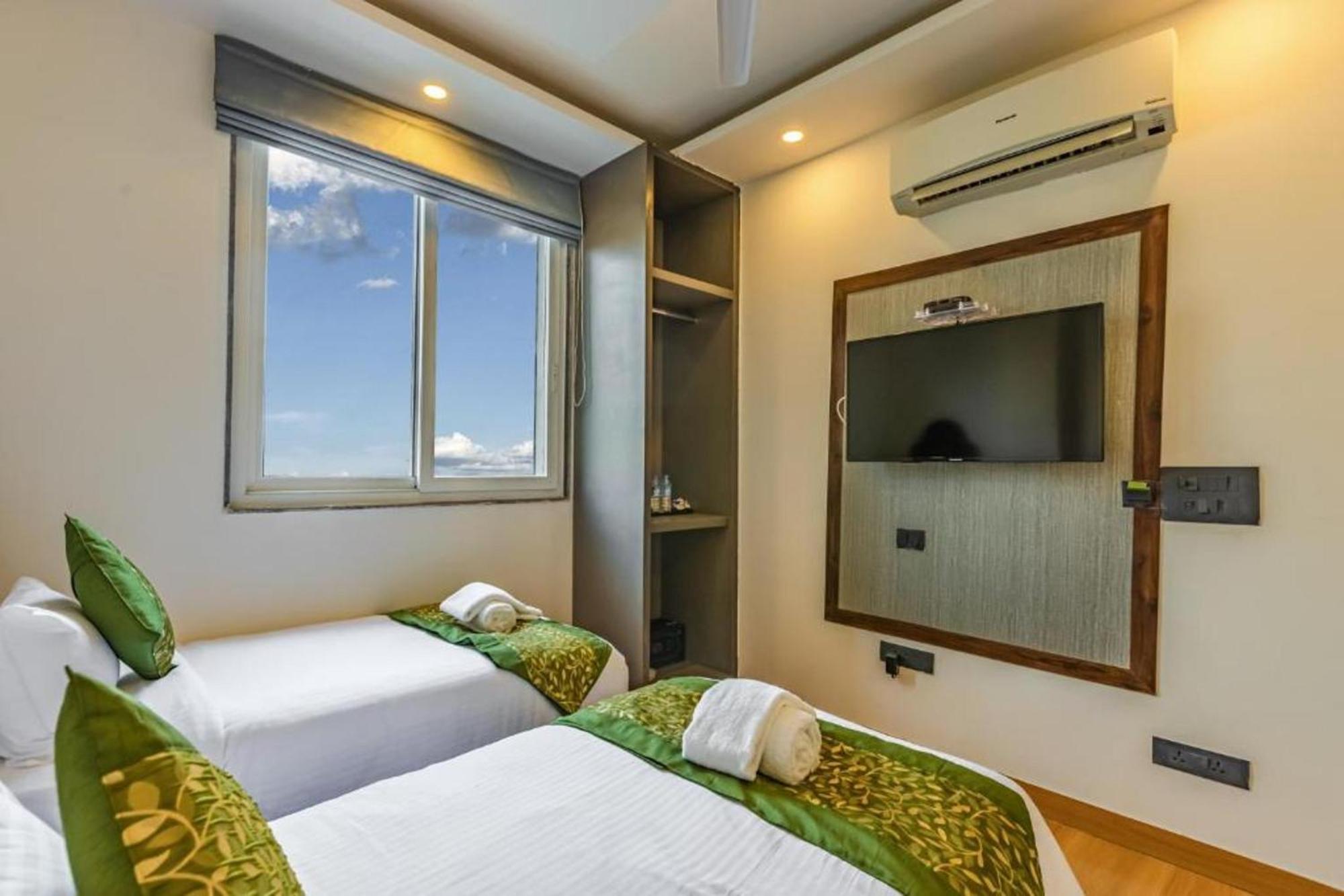 Hotel Mayur At Cr Park New Delhi Nova Deli Exterior foto