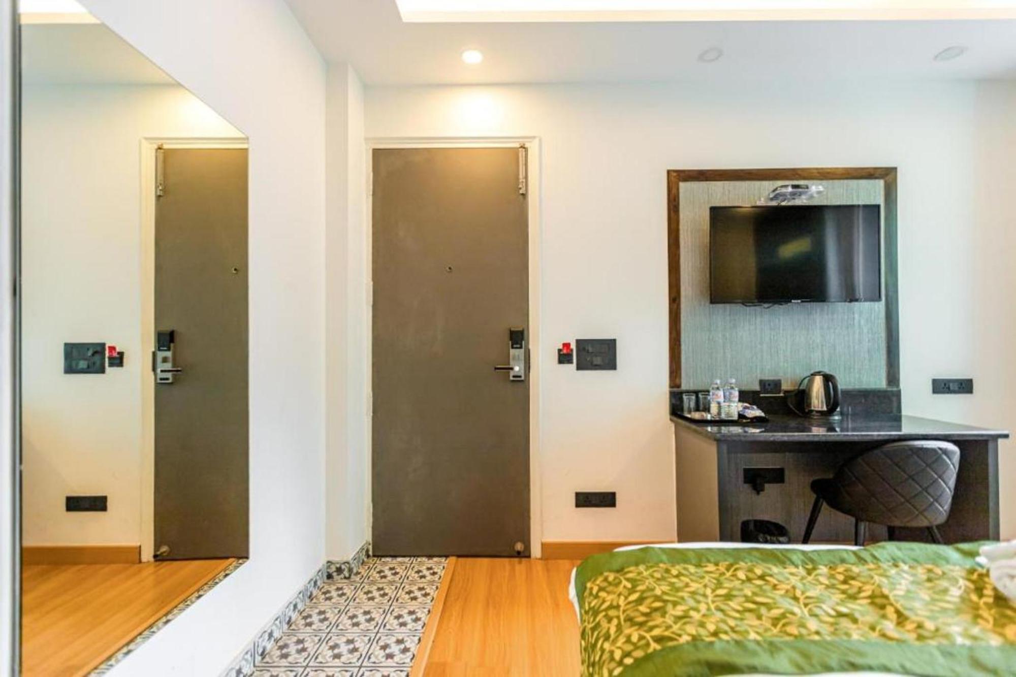Hotel Mayur At Cr Park New Delhi Nova Deli Exterior foto
