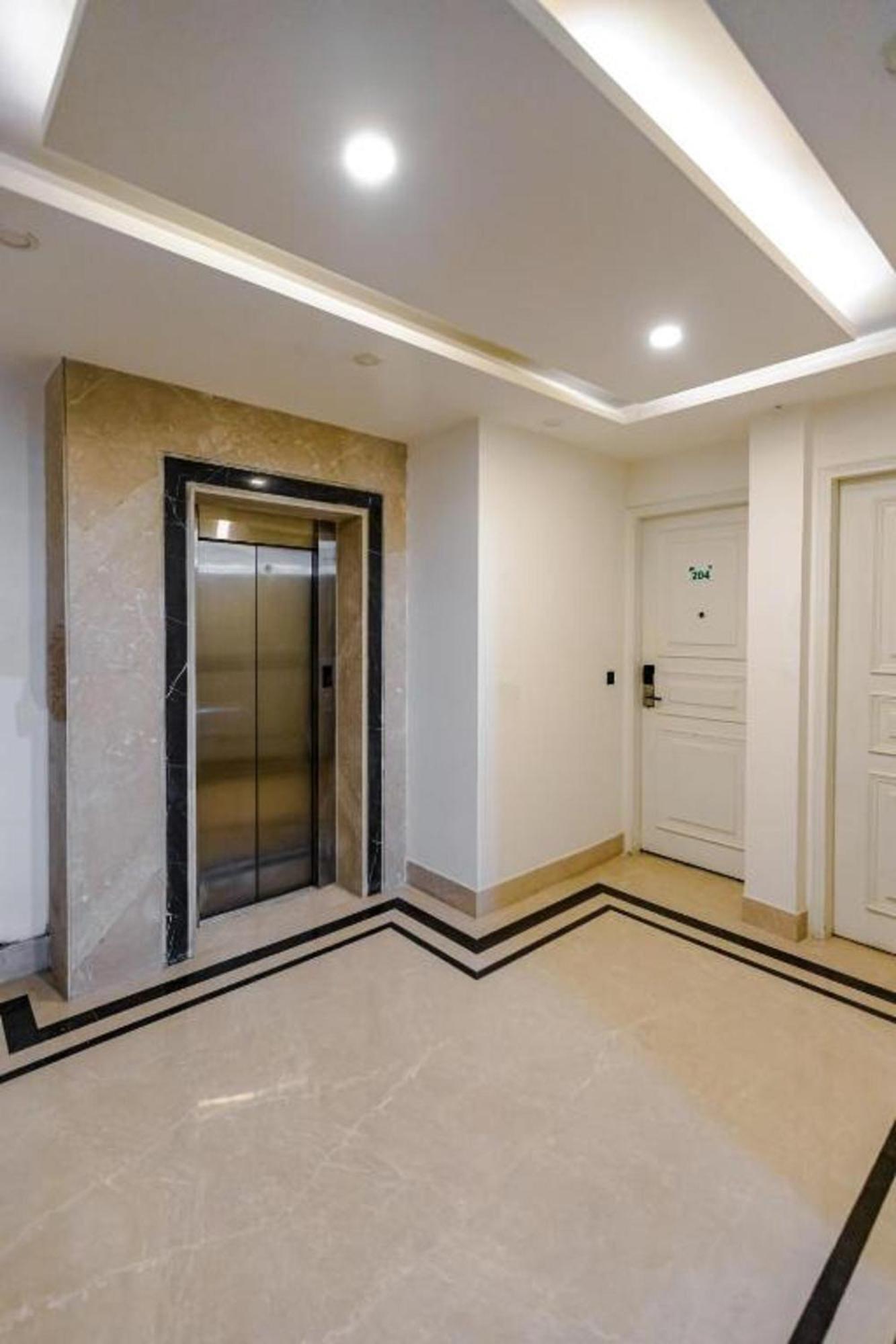 Hotel Mayur At Cr Park New Delhi Nova Deli Exterior foto